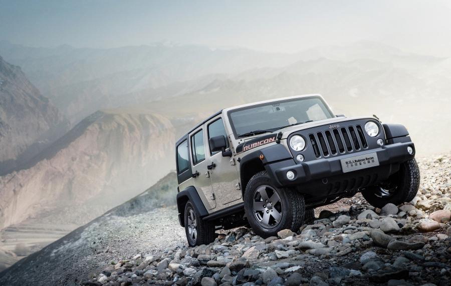  Jeep Wrangler Unlimited Rubicon Recon (JK) 2017 года  (CN) (фото 2 из 8)